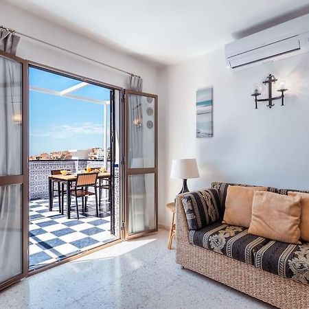 Oasis 16 Apartment เนร์คา ภายนอก รูปภาพ