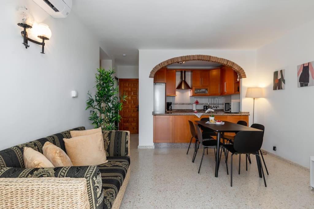 Oasis 16 Apartment เนร์คา ภายนอก รูปภาพ