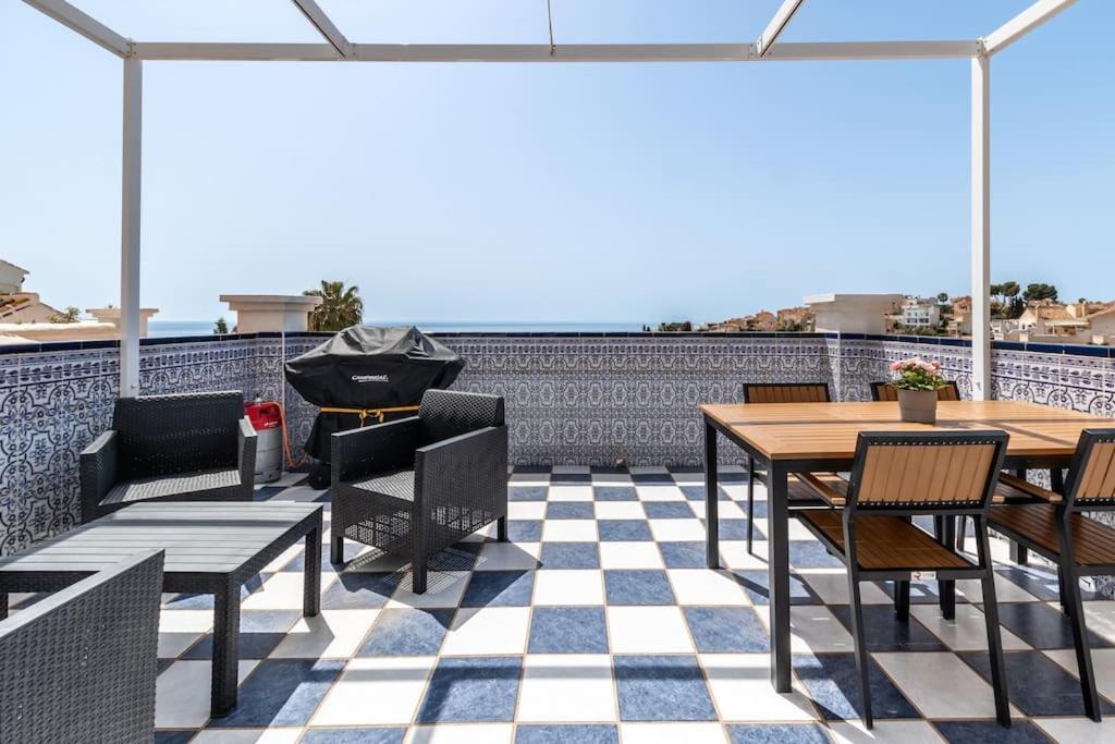 Oasis 16 Apartment เนร์คา ภายนอก รูปภาพ