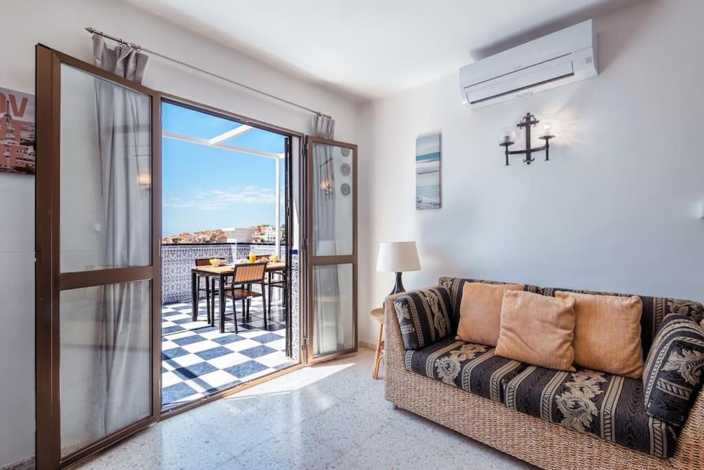 Oasis 16 Apartment เนร์คา ภายนอก รูปภาพ