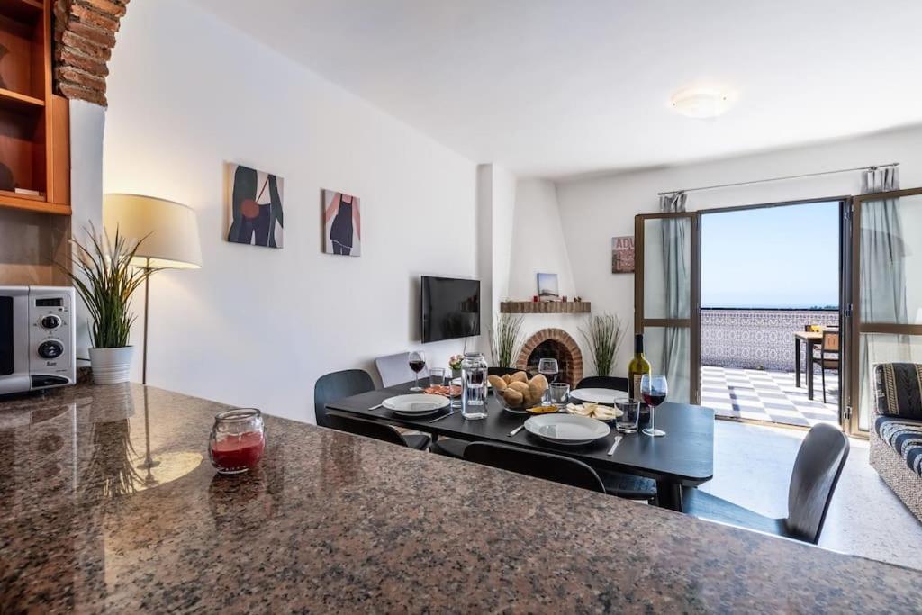 Oasis 16 Apartment เนร์คา ภายนอก รูปภาพ