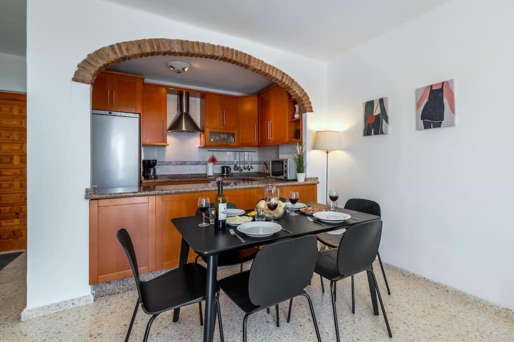Oasis 16 Apartment เนร์คา ภายนอก รูปภาพ